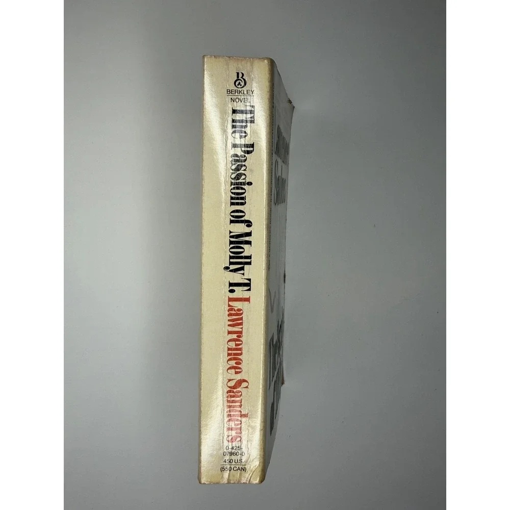 The Passion of Molly T. Lawrence Sanders Paperback Berkley Suspense Vintage